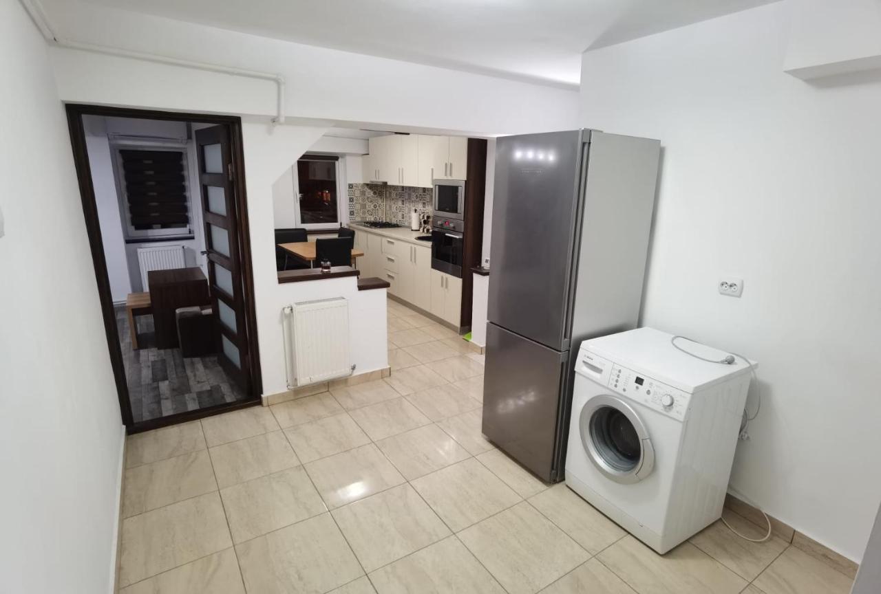 Apartament - Central Тиргу-Жіу Екстер'єр фото