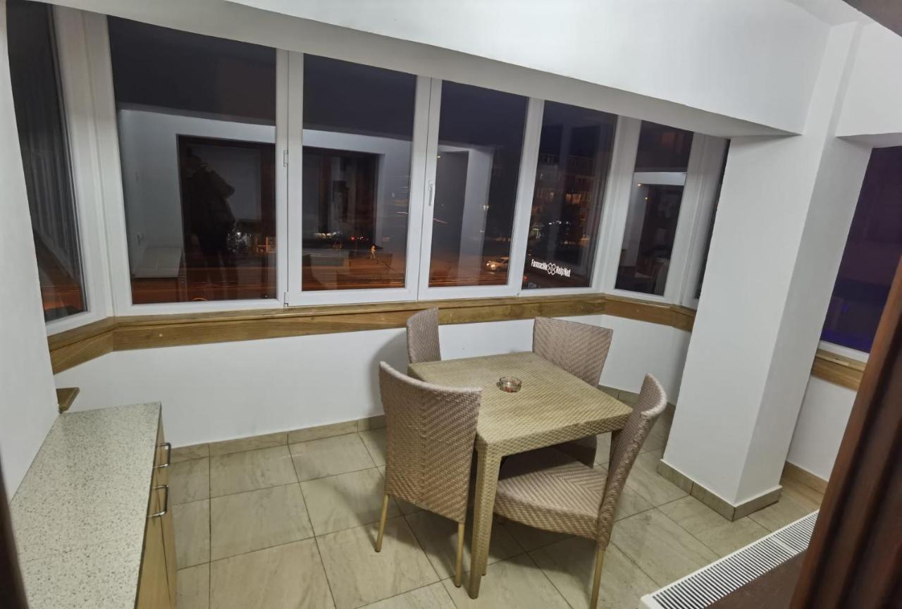 Apartament - Central Тиргу-Жіу Екстер'єр фото